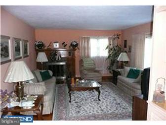 29 Roxboro Road Lawrenceville, NJ 08648 - Photo 4 of 7 Living Room