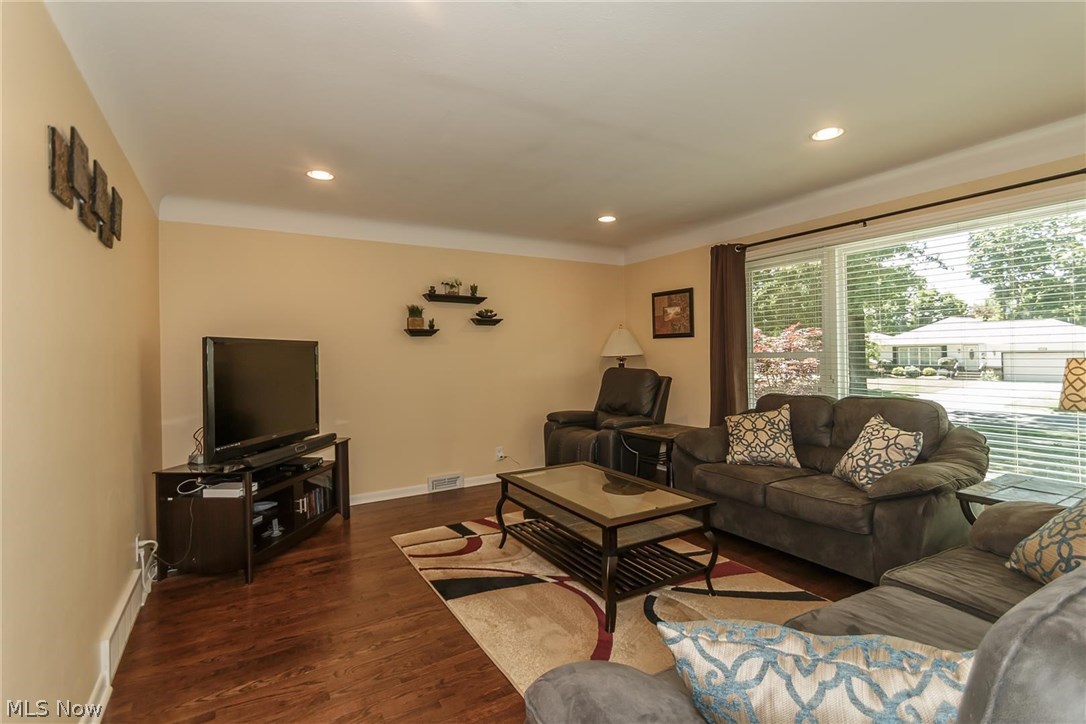 1107 Haverston Road Lyndhurst, OH 44124 - Photo 9 of 30