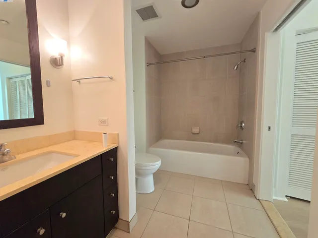 $435,000 | 585 9th Street, Unit 422, Oakland, CA 94607