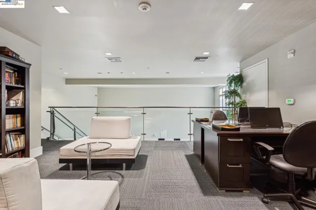 $435,000 | 585 9th Street, Unit 422, Oakland, CA 94607