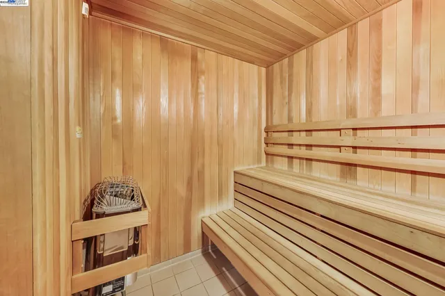 $435,000 | 585 9th Street, Unit 422, Oakland, CA 94607