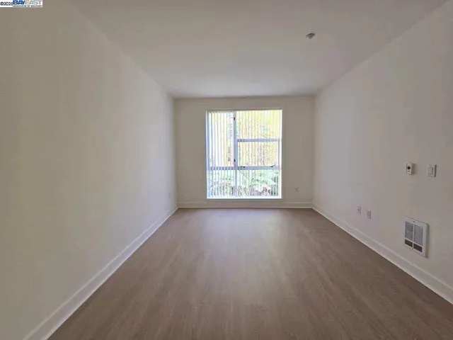 $435,000 | 585 9th Street, Unit 422, Oakland, CA 94607