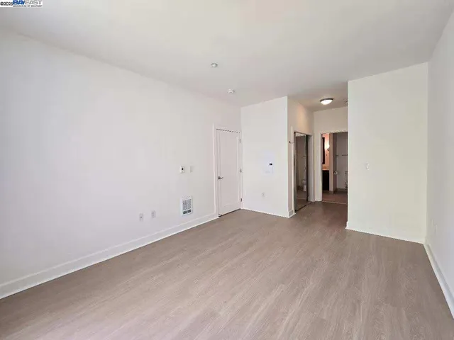 $435,000 | 585 9th Street, Unit 422, Oakland, CA 94607