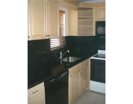 9355 Southwest 8th Street, Unit 102 Boca Raton, FL 33428 - Photo 2 of 6 Kitchen