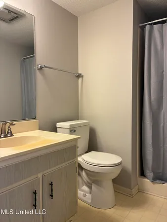 $130,300 | 208 Molokai, Unit B, Diamondhead, MS 39525