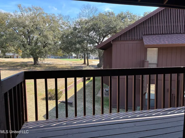 $130,300 | 208 Molokai, Unit B, Diamondhead, MS 39525