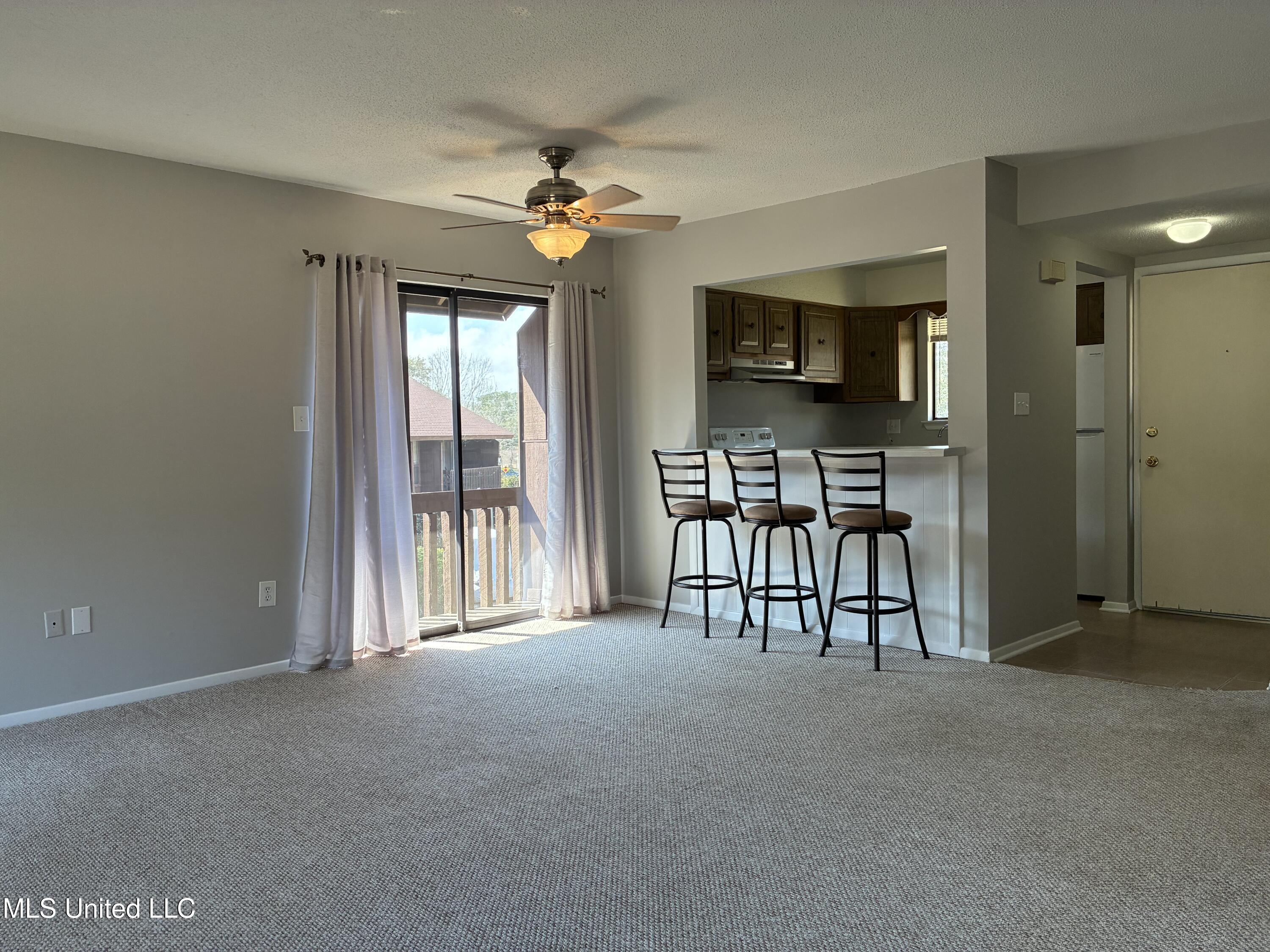 208 Molokai, Unit B Diamondhead, MS 39525 - Photo 5 of 14 IMG_8221