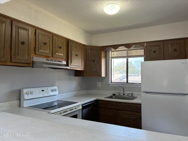$130,300 | 208 Molokai, Unit B, Diamondhead, MS 39525