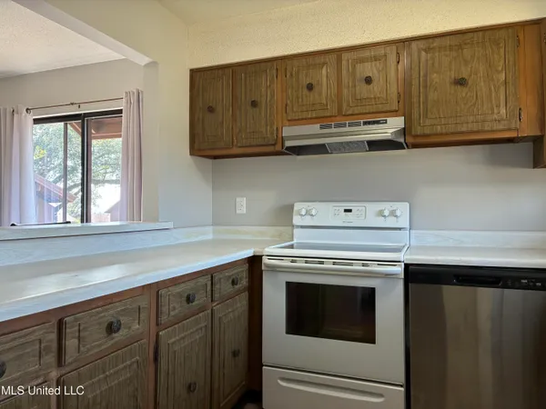 $130,300 | 208 Molokai, Unit B, Diamondhead, MS 39525