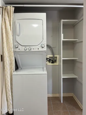 $130,300 | 208 Molokai, Unit B, Diamondhead, MS 39525