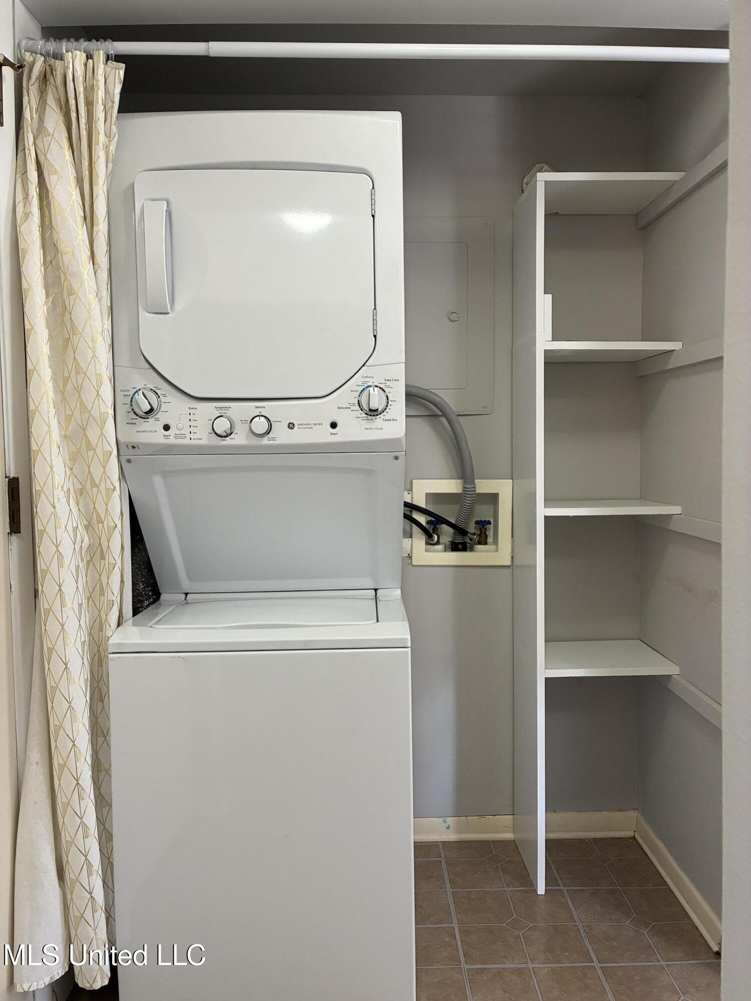 208 Molokai, Unit B Diamondhead, MS 39525 - Photo 8 of 14 IMG_8219