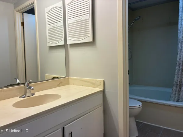 $130,300 | 208 Molokai, Unit B, Diamondhead, MS 39525