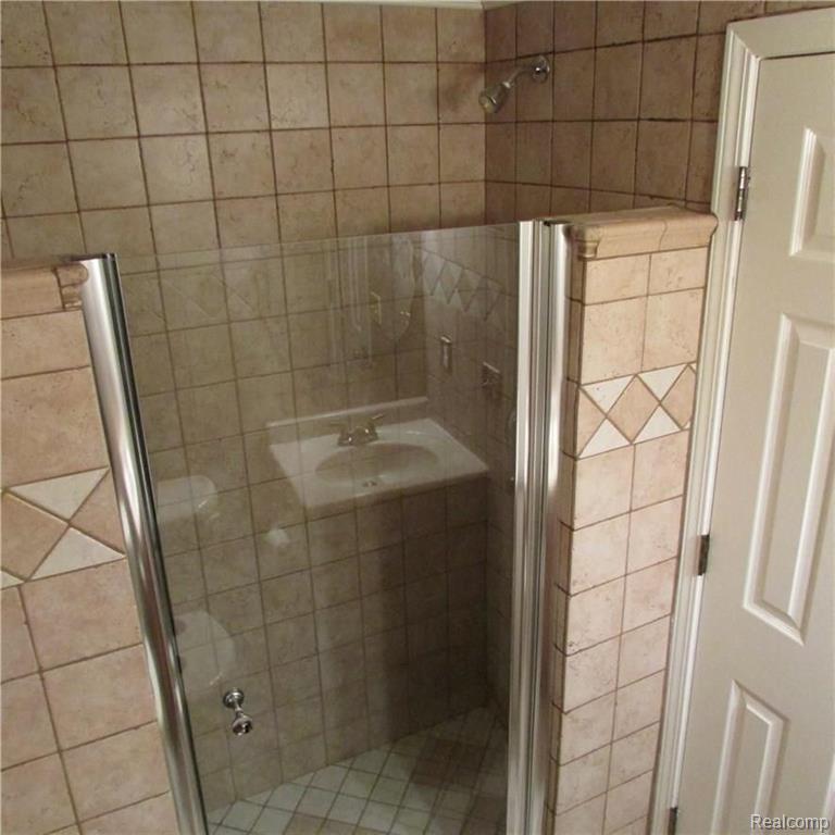 814 Francis Street Rochester Hills, MI 48307 - Photo 15 of 23