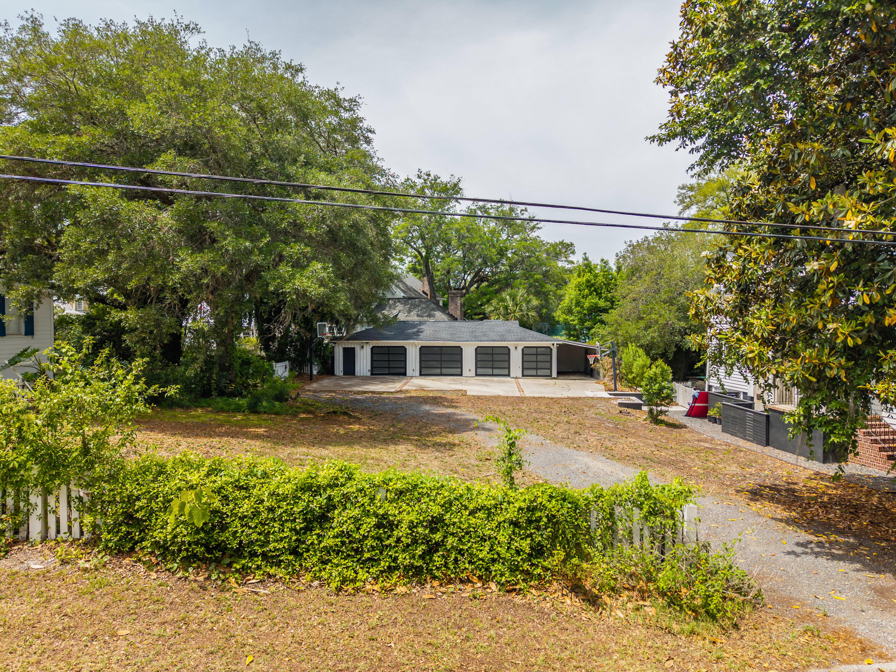 122 Mary Street Mount Pleasant, SC 29464 - Photo 4 of 14 122MarySt-KeenEyeMarketing-022_PS