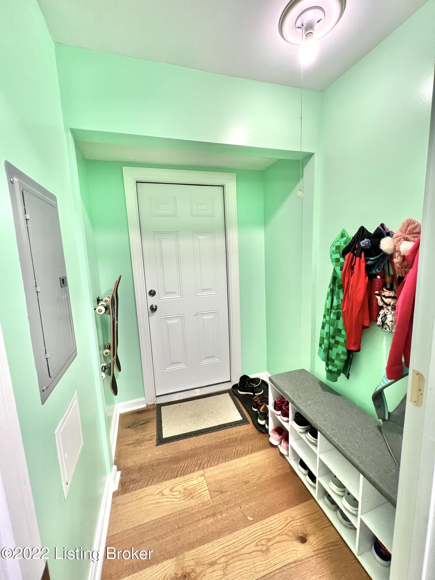 1900 Millgate Road Louisville, KY 40223 - Photo 21 of 46 1900 Millgate Rd - Mud Room