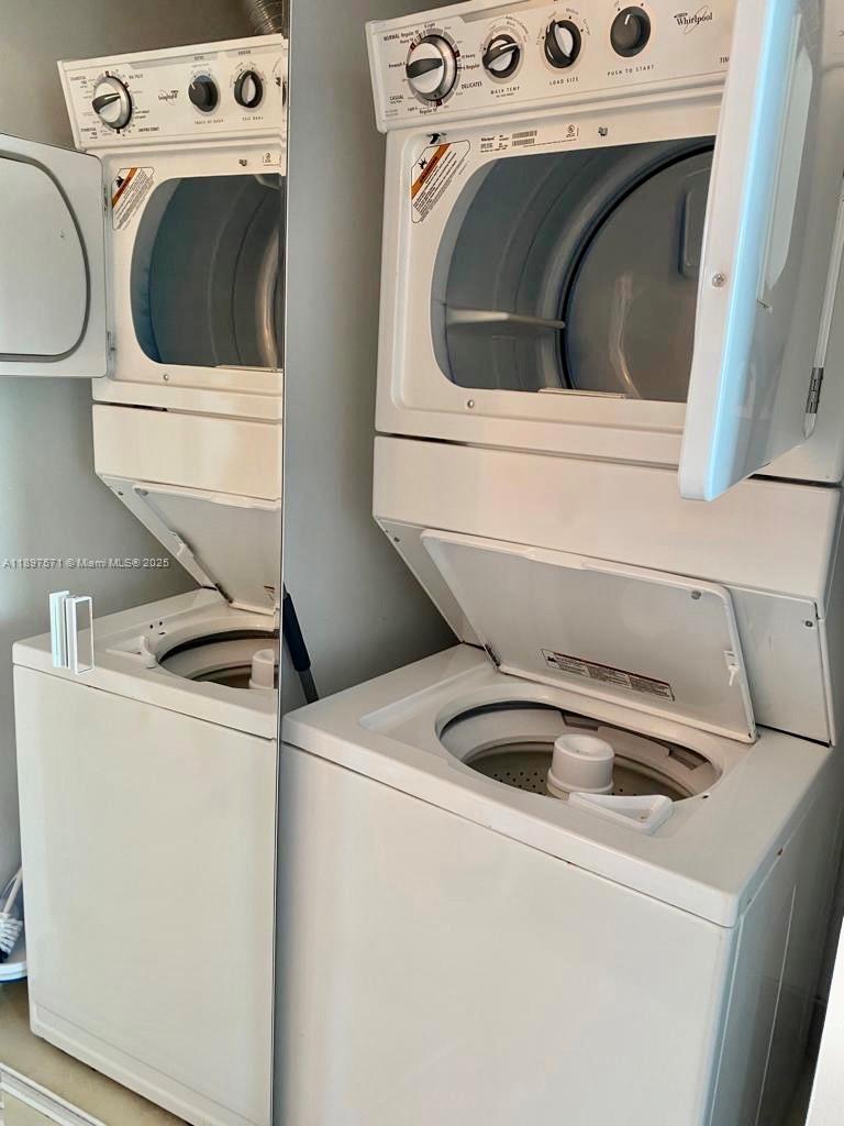 60 Southwest 13th Street, Unit 4607 Miami, FL 33130 - Photo 7 of 20 a utility room with dryer and washer