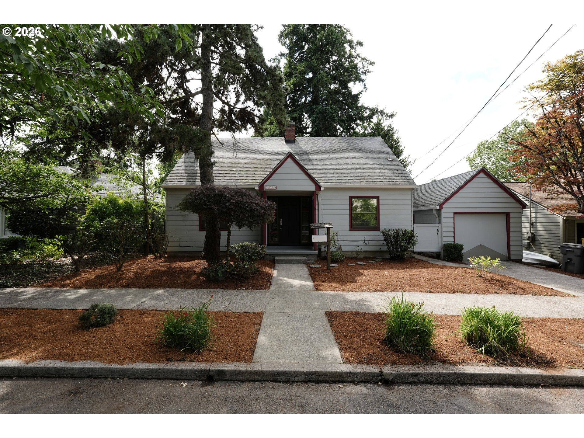 7925 Southwest 11th Avenue Portland, OR 97219 - Photo 2 of 39