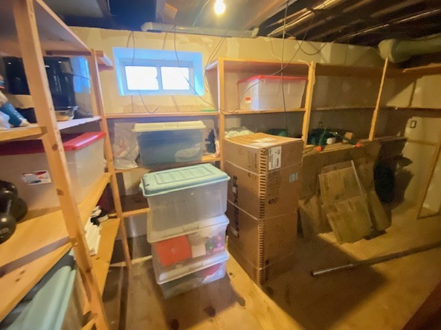 248 Shute Street Everett, MA 02149 - Photo 28 of 35 a utility room with dryer and washer