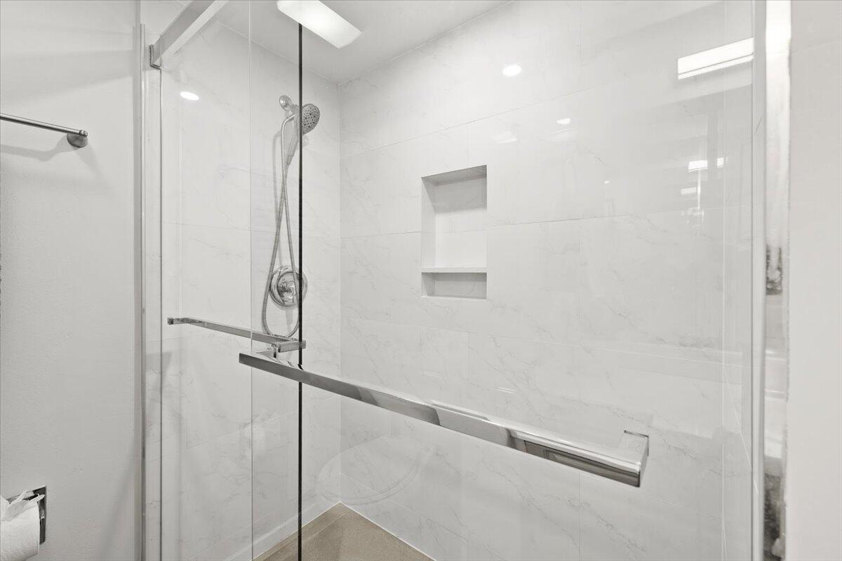 250 Northeast 20th Street Boca Raton, FL 33431 - Photo 17 of 36 17