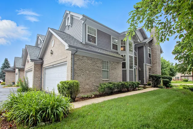 $2,400 | 406 Kresswood Drive, McHenry, IL 60050