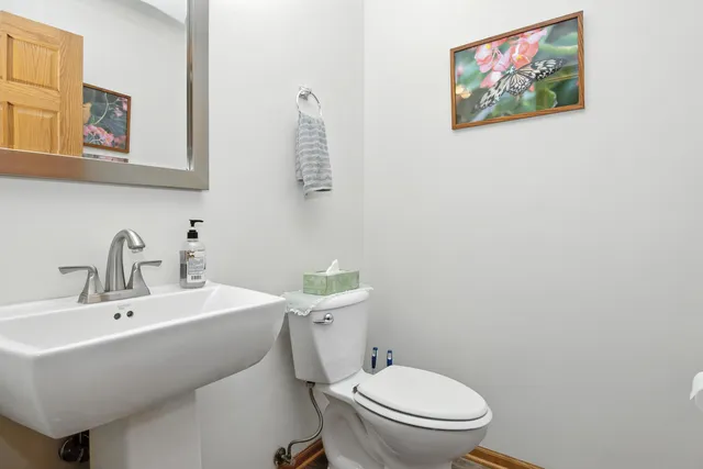 $2,400 | 406 Kresswood Drive, McHenry, IL 60050