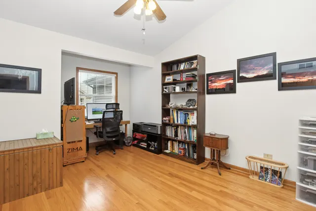 $2,400 | 406 Kresswood Drive, McHenry, IL 60050