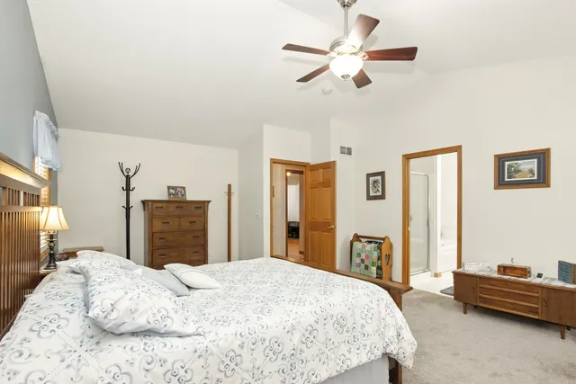 $2,400 | 406 Kresswood Drive, McHenry, IL 60050