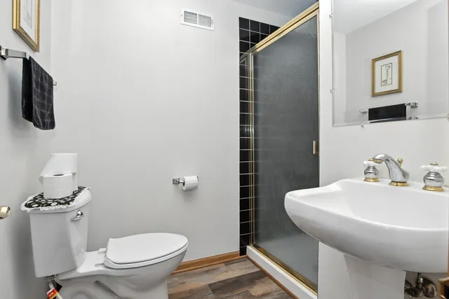 $2,400 | 406 Kresswood Drive, McHenry, IL 60050