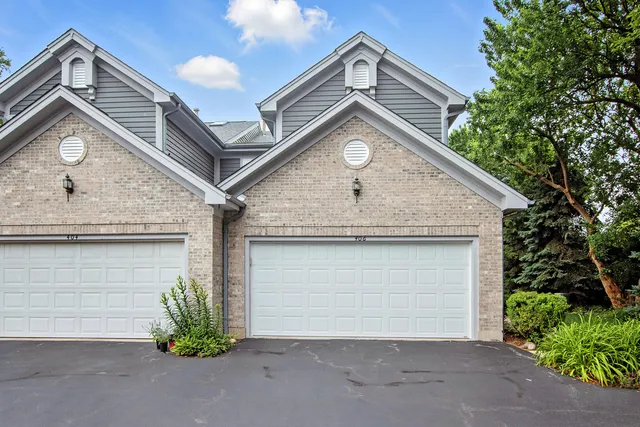 $2,400 | 406 Kresswood Drive, McHenry, IL 60050