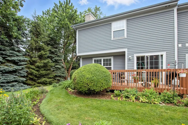 $2,400 | 406 Kresswood Drive, McHenry, IL 60050