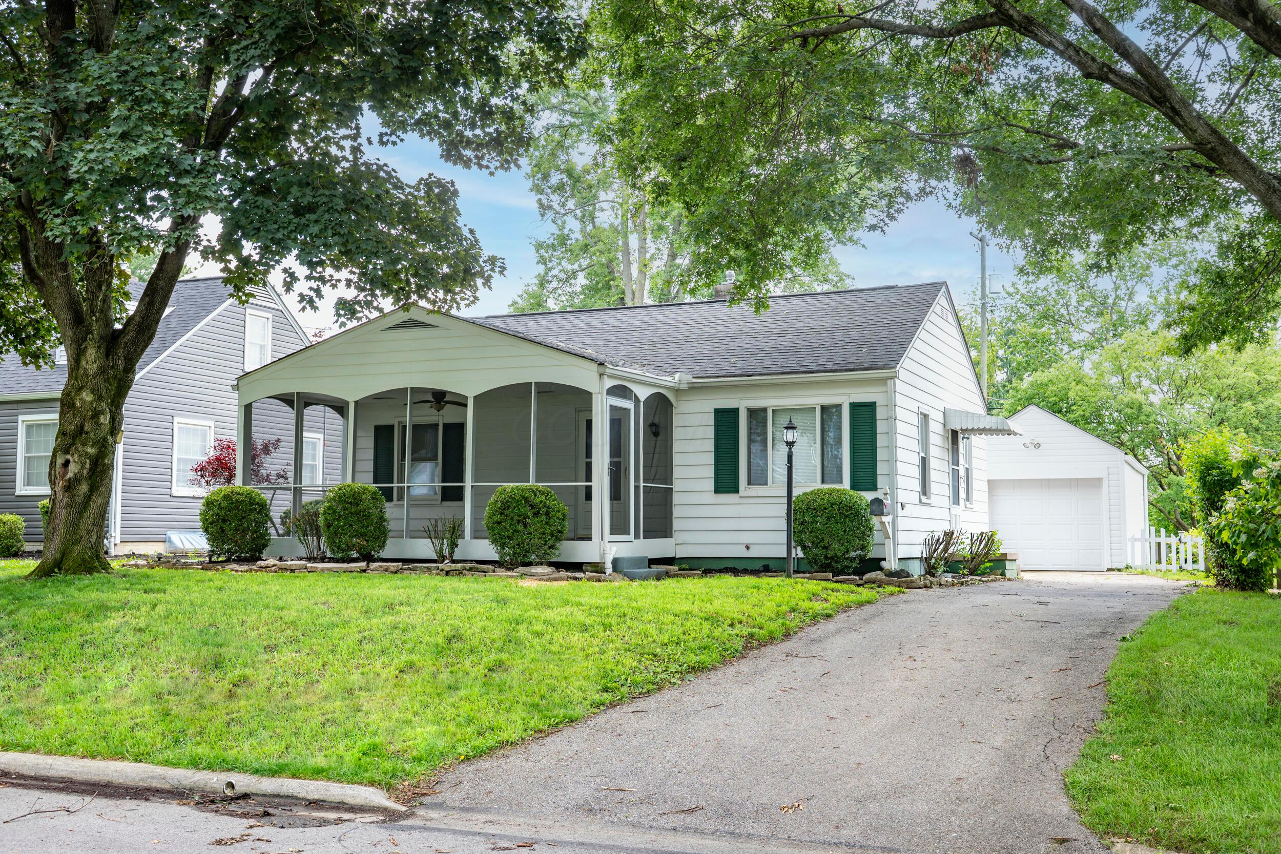 285 East Weisheimer Road Columbus, OH 43214 - Photo 1 of 28