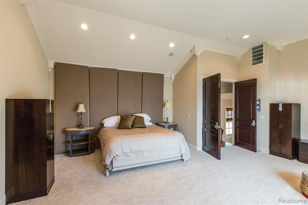 4021 Commerce Road West Bloomfield, MI 48324 - Photo 27 of 36