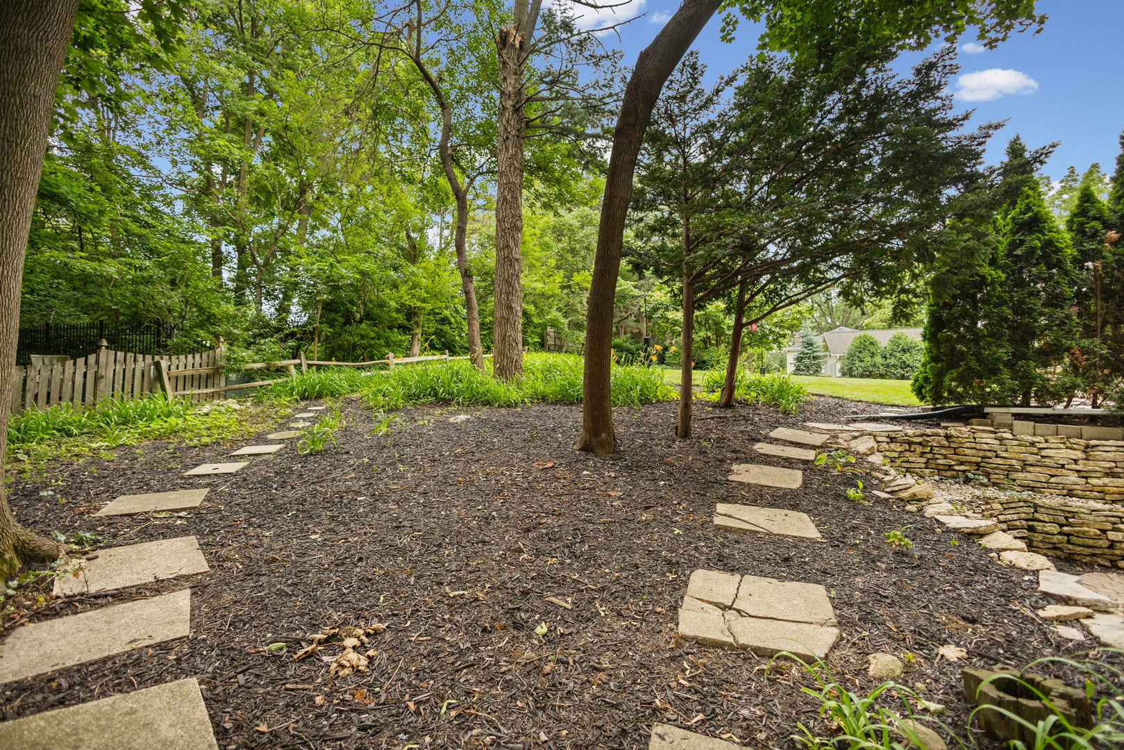 101 Carrol Gate Road Wheaton, IL 60189 - Photo 2 of 29 Gallery Image 2