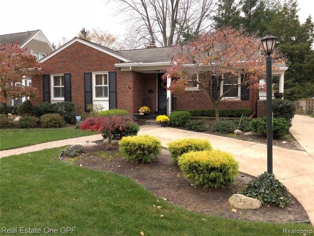 225 Ridgemont Road Grosse Pointe Farms, MI 48236 - Photo 1 of 17