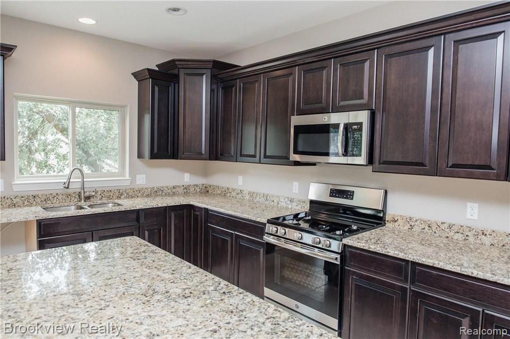 2788 Hartline Drive Rochester Hills, MI 48309 - Photo 8 of 20