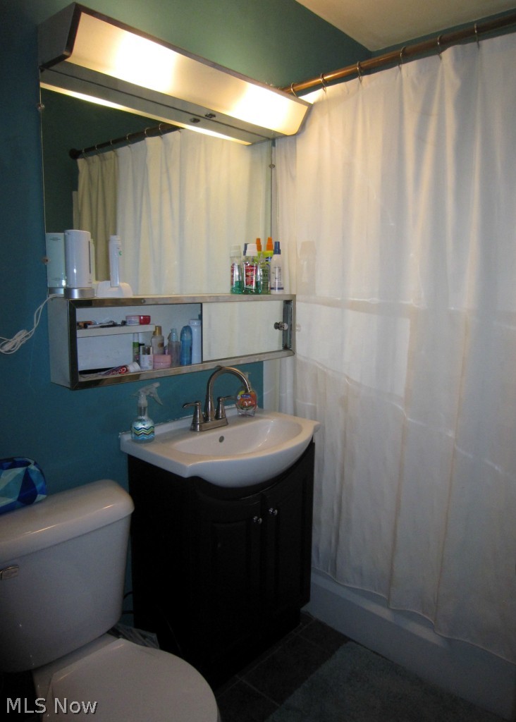 4877 Arbor Road Southwest Canton, OH 44710 - Photo 11 of 18 Full bath located on the first floor.