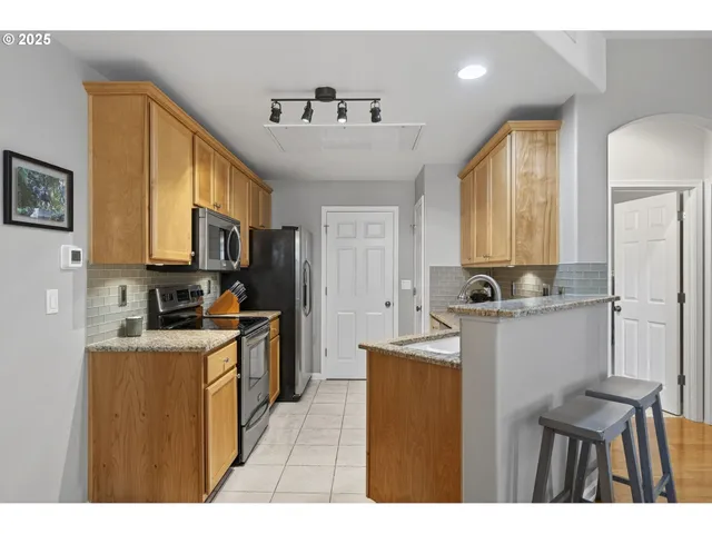 $410,000 | 880 Springtree Lane, West Linn, OR 97068