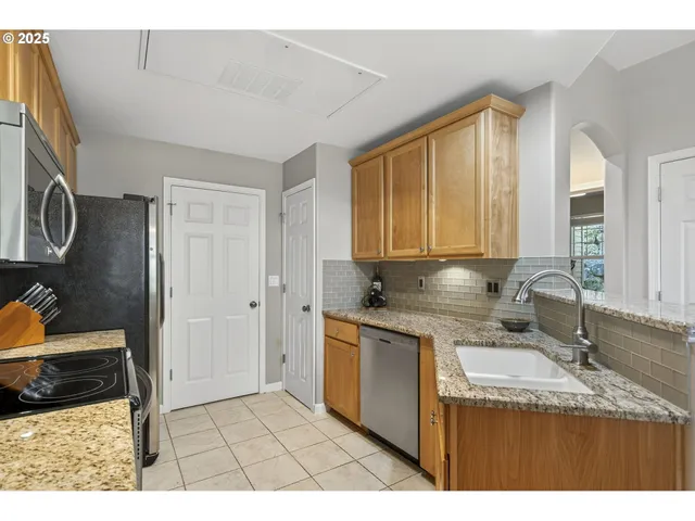 $410,000 | 880 Springtree Lane, West Linn, OR 97068