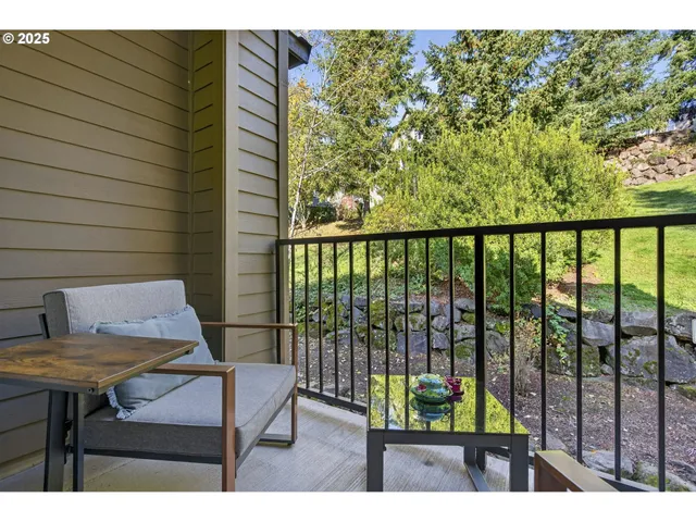 $410,000 | 880 Springtree Lane, West Linn, OR 97068