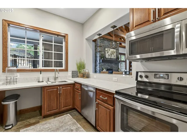 $410,000 | 880 Springtree Lane, West Linn, OR 97068