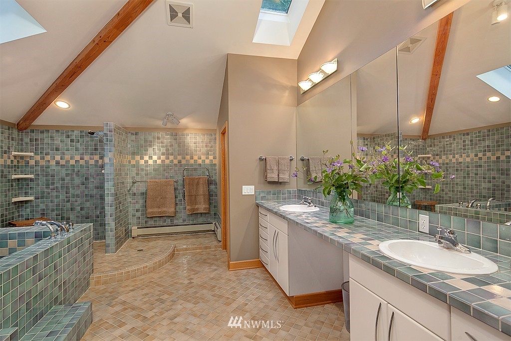 148 Moss Road Shoreline, WA 98177 - Photo 14 of 25 Gallery Image 14