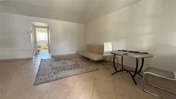 $1,750 | 300 Layne Boulevard, Unit 309, Hallandale Beach, FL 33009