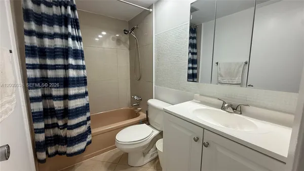 $1,750 | 300 Layne Boulevard, Unit 309, Hallandale Beach, FL 33009