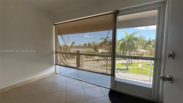 $1,750 | 300 Layne Boulevard, Unit 309, Hallandale Beach, FL 33009