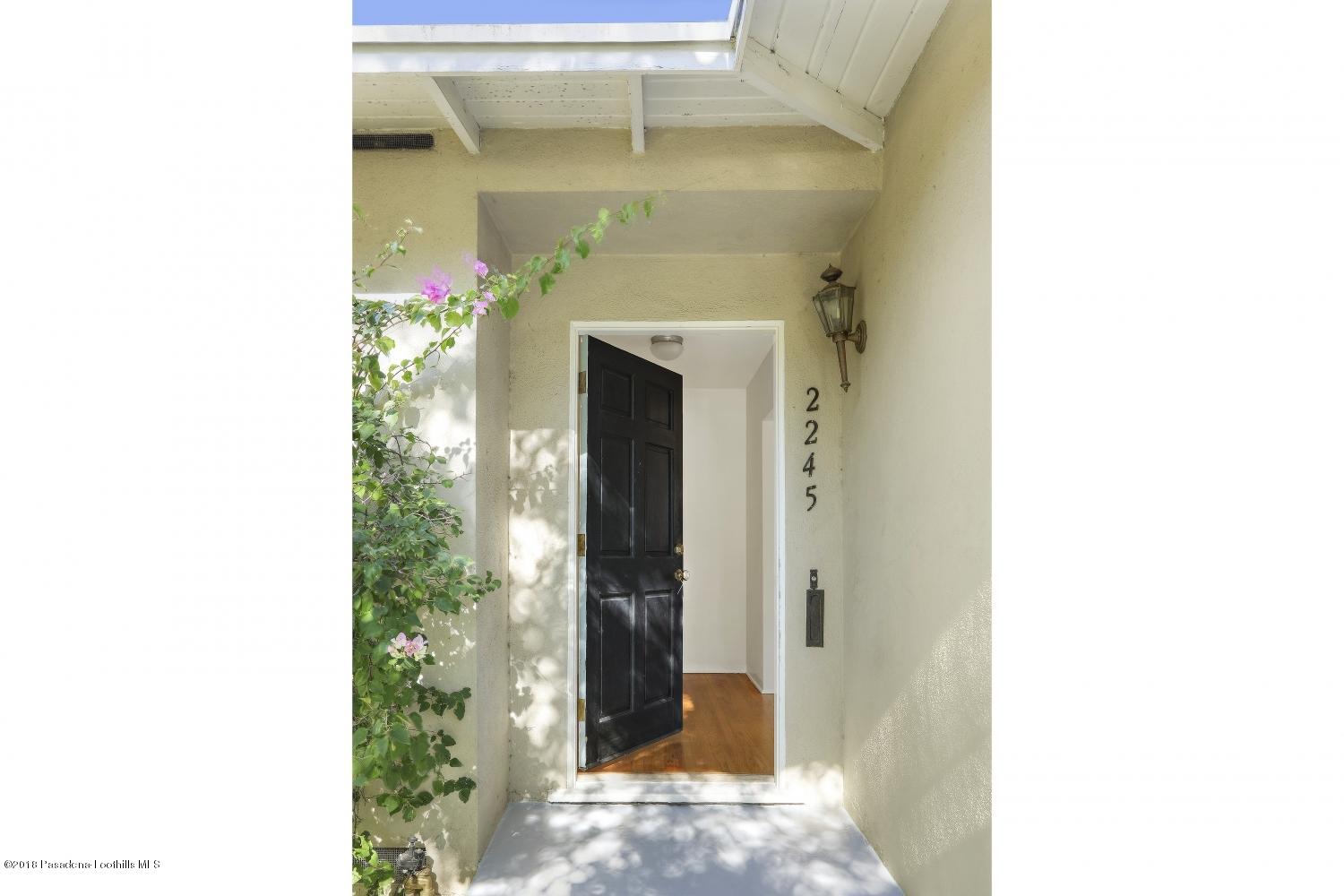 2245 East Woodlyn Road Pasadena, CA 91104 - Photo 4 of 33 04