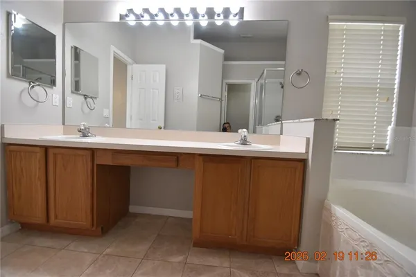 $1,995 | 2521 Clareside Drive, Valrico, FL 33596