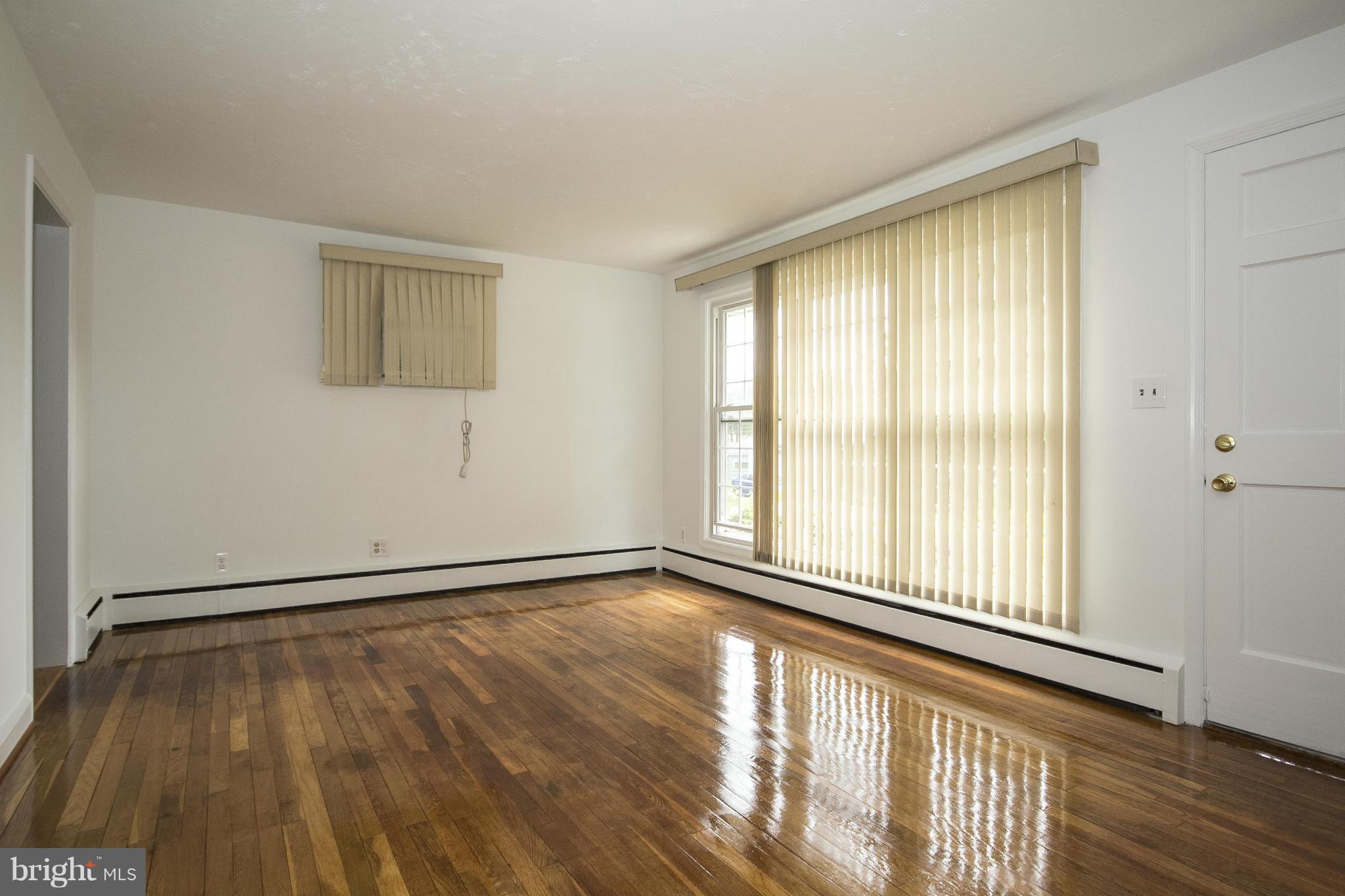 3830 Elmcroft Road Randallstown, MD 21133 - Photo 3 of 27 Living Room