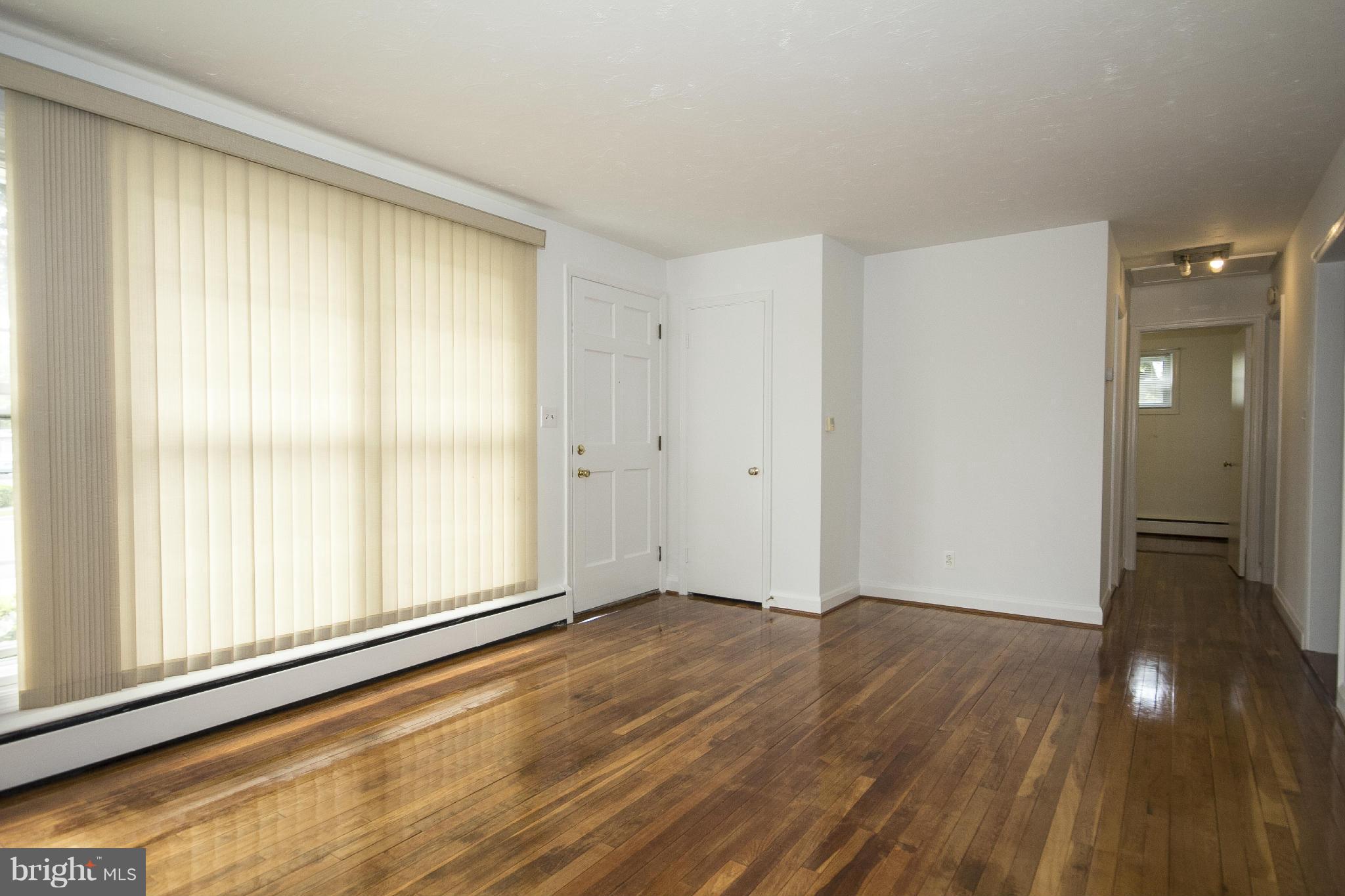 3830 Elmcroft Road Randallstown, MD 21133 - Photo 4 of 27 Living Room