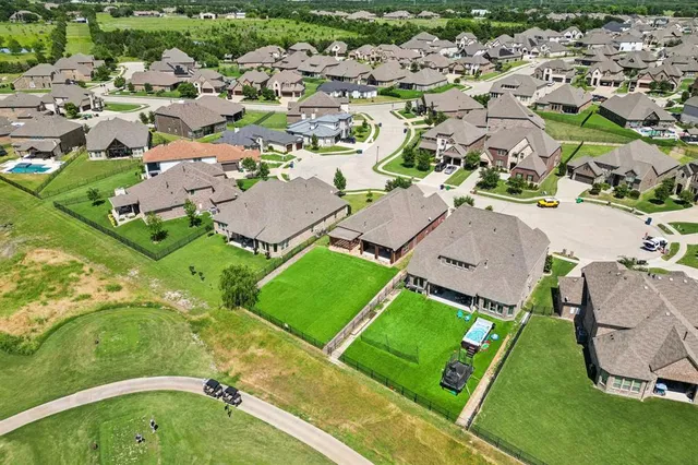 a view of a tennis court
