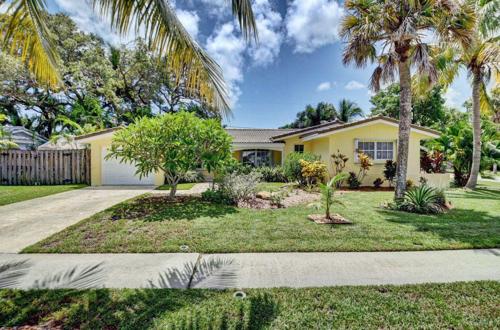 698 Southwest 4th Street Boca Raton, FL 33486 - Photo 47 of 52 You can see the side gate on this shot
